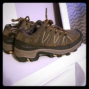 Kids hiking boots